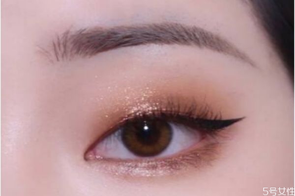 单眼皮肿眼泡眼妆怎么画,双眼皮肿眼泡怎么画眼妆