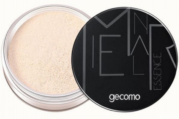 散粉和高光哪个先用,先用高光还是散粉 散粉和高光哪个先用,先用高光还是散粉