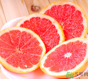 红心西柚的食疗作用(吃红心西柚的好处)