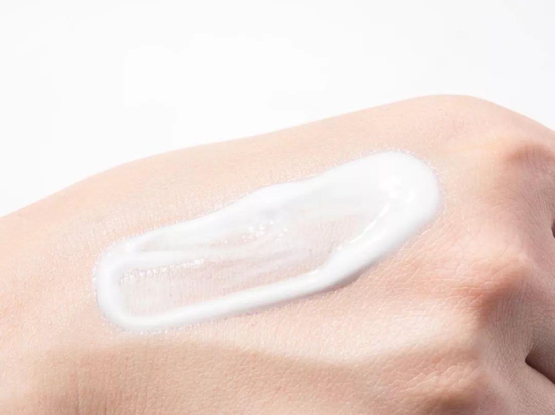 素颜霜需要定妆粉吗,素颜霜要不要涂定妆粉