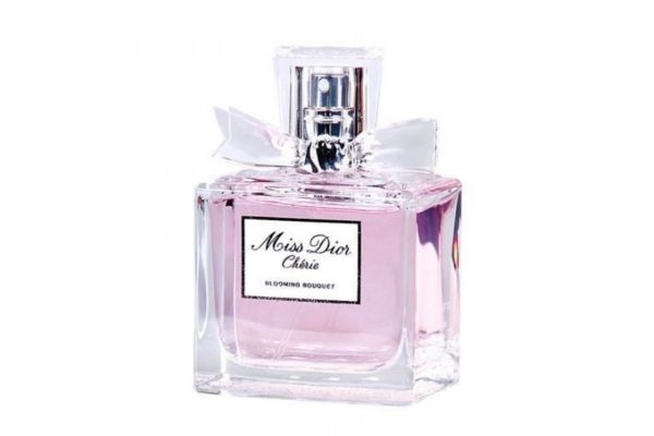 大家喷香水一般都喷几下,香水一般喷几下好