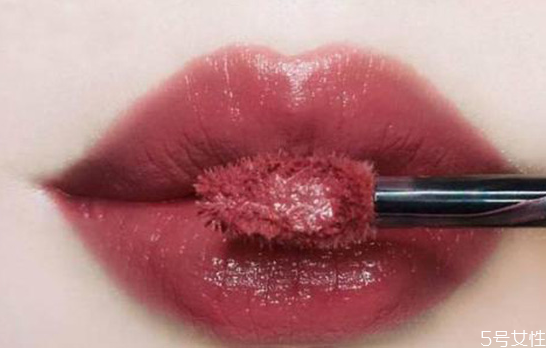 嘴唇薄怎么涂口红好看,怎么涂口红显得嘴唇薄 嘴唇薄怎么涂口红好看,怎么涂口红显得嘴唇薄