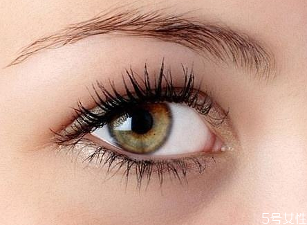 涂睫毛膏为什么会晕染,为什么用什么睫毛膏都晕染