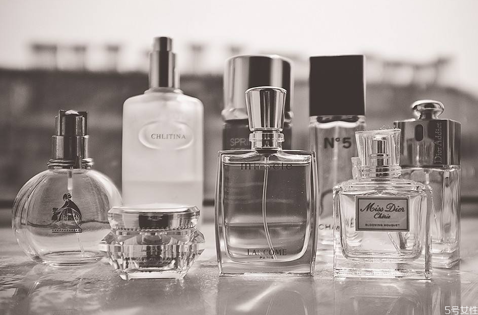 怎么打开香水瓶盖子,怎么打开香水瓶盖