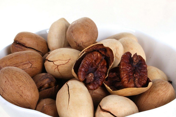 请问吃碧根果有什么好处,常吃碧根果有什么好处和坏处