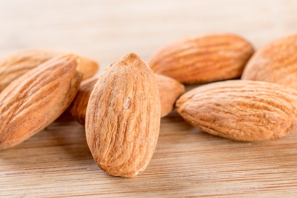 巴旦木是热性还是凉性的,巴旦木仁是热性还是凉性