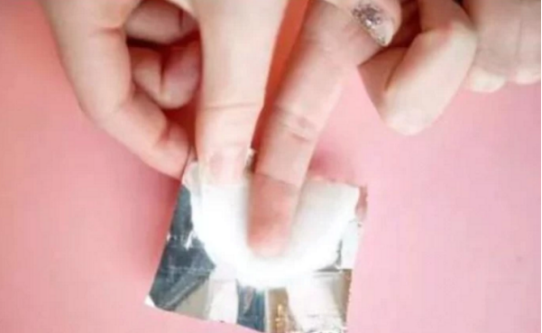 粉饼和散粉哪个定妆效果好(定妆粉是散粉好用还是粉饼好用)