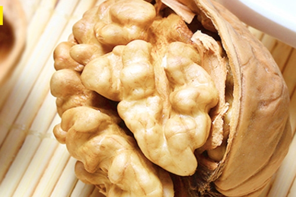 生吃核桃有什么好处和坏处,生吃核桃有什么好处?