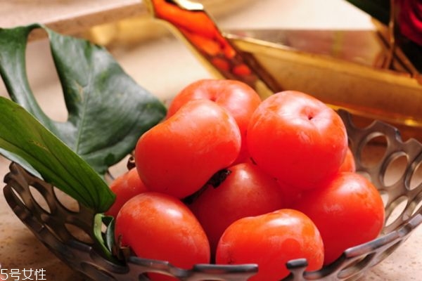 吃柿子有什么作用和功效,小孩能吃柿子要注意什么