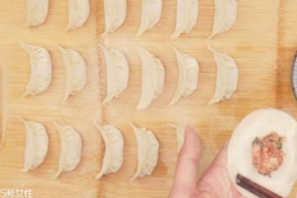 饺子的由来和寓意,饺子的由来的传说简短