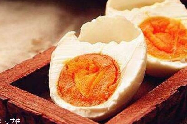 咸鸭蛋吃了会致癌吗,咸鸭蛋吃多了会不会致癌 咸鸭蛋吃了会致癌吗,咸鸭蛋吃多了会不会致癌