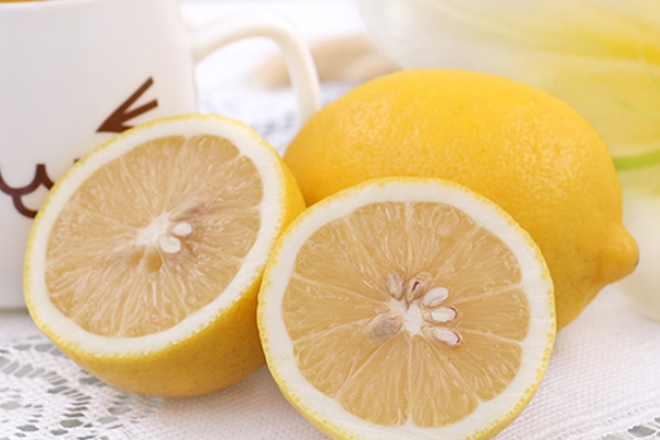 柠檬可以用多少度的水泡,柠檬水用多少度的水泡合适