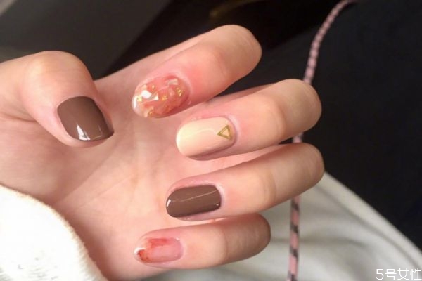 普通的指甲油能封层吗,指甲油可以封层吗