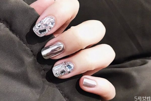 指甲油烤灯怎么用,没有烤指甲油的灯用什么可以代替