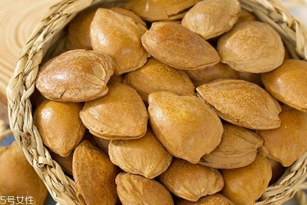 少吃苦杏仁去火吗?,怎样吃苦杏仁