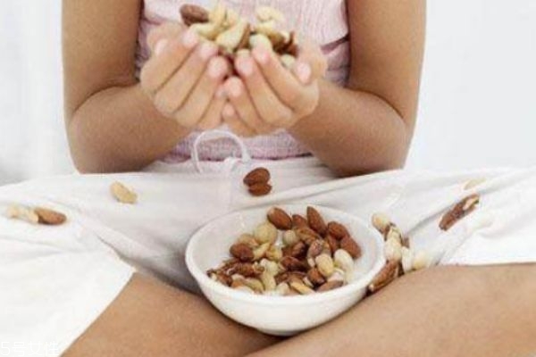 坚果吃多少合适,每天吃多少坚果比较好 坚果吃多少合适,每天吃多少坚果比较好