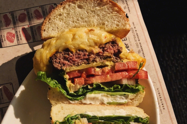 汉堡包是油炸的吗,汉堡是不是油炸食品