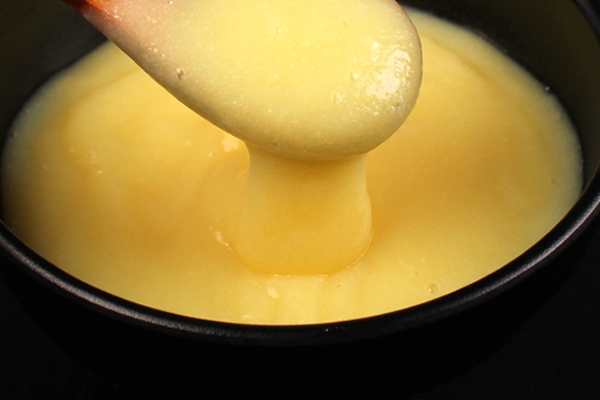 蜂王浆的作用和功效以及怎么吃,蜂王浆的作用和功效禁忌人群