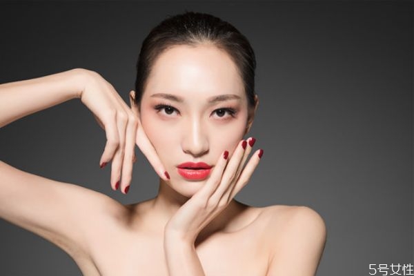 指甲油多久涂一次好,指甲油一年涂几次为宜