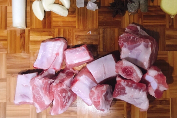 排骨用什么红烧,红烧排骨是用什么排骨