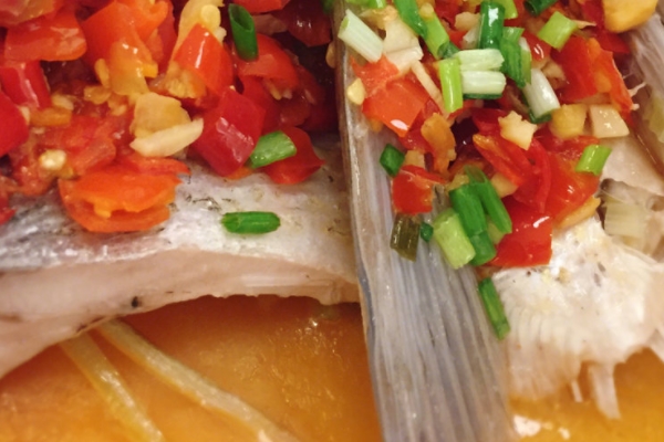 吃剁椒鱼头的好处,剁椒鱼头的功效