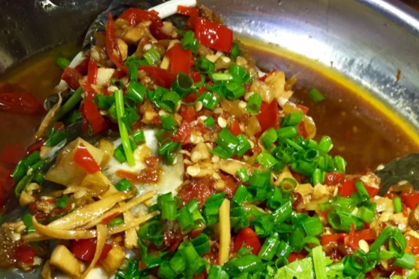 剁椒鱼头的特色,剁椒鱼头的特色菜名