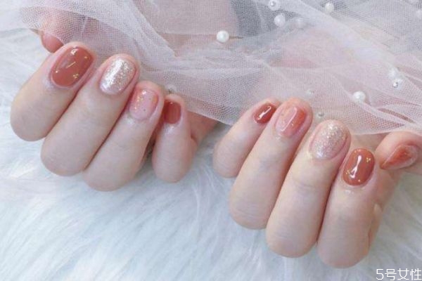 美甲多久换一次比较好,美甲几个月换一次