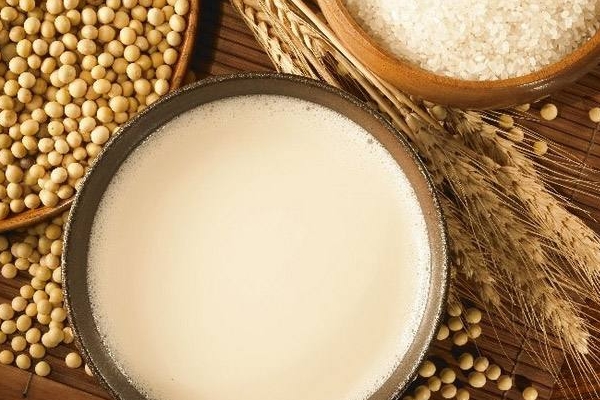 不能空腹喝豆浆,豆浆不可以空腹喝吗