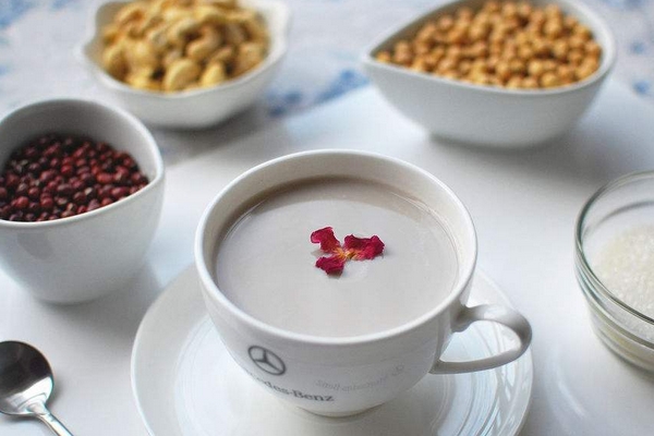 打豆浆要不要先泡豆子,泡好的豆子可以直接打豆浆吗