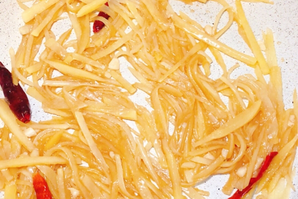 正宗酸辣土豆丝的做法,酸辣土豆丝的家常做法步骤