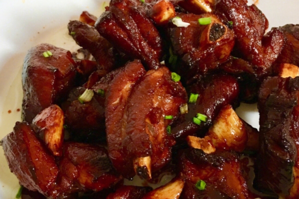 糖醋排骨的吃法,糖醋排骨需要放醋吗 糖醋排骨的吃法,糖醋排骨需要放醋吗