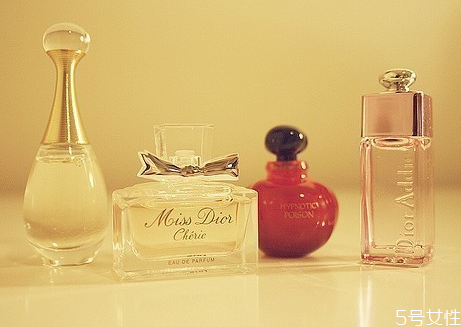 香水一天喷几次合适,香水几天喷一次比较好