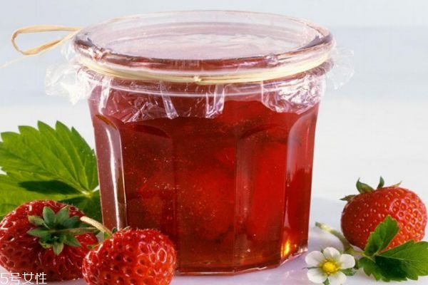 冻草莓罐头的制作方法,冻草莓罐头怎么做 冻草莓罐头的制作方法,冻草莓罐头怎么做