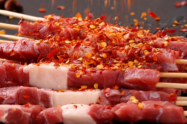 烤羊肉串注意事项,烤羊肉串的技巧 烤羊肉串注意事项,烤羊肉串的技巧