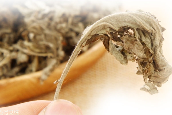 艾叶和面粉怎样做好吃,面粉和艾叶做饼的做法