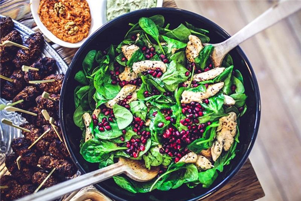 多吃菠菜有什么好处,常吃菠菜的好处