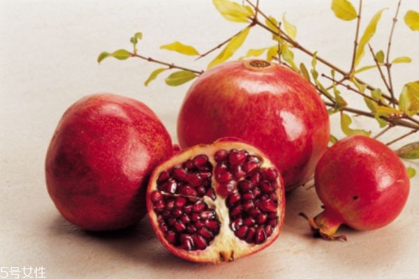 怎样剥石榴最简单方法,石榴怎样剥