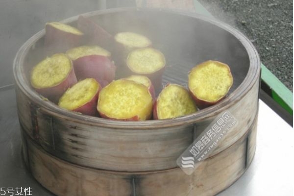 蒸红薯要开水还是冷水,冷水蒸红薯好还是开水蒸红薯好 蒸红薯要开水还是冷水,冷水蒸红薯好还是开水蒸红薯好