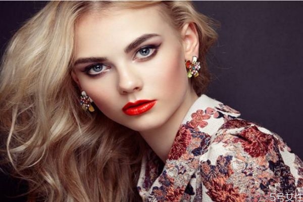 烟熏妆适合什么场合,烟熏妆适合的人群及场合 烟熏妆适合什么场合,烟熏妆适合的人群及场合