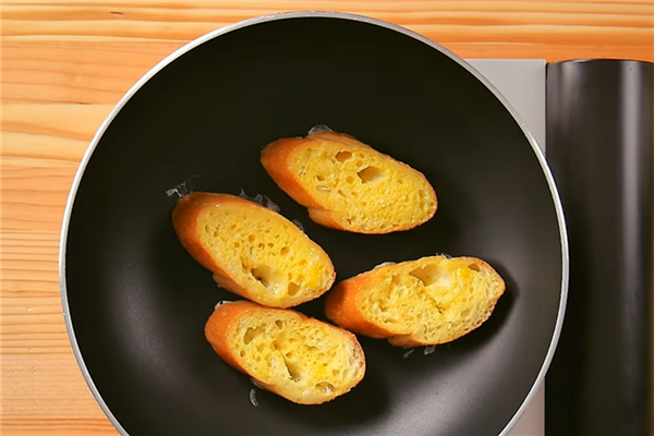 酸奶面包的做法,酸奶烤面包的做法大全