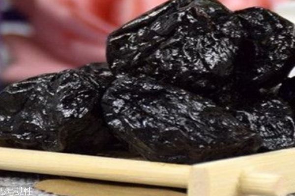 黑枣是怎么做出来的 黑枣是怎么晒干,黑枣是怎么做出来的