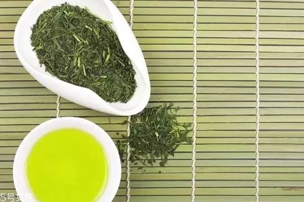 喝茶口渴的原因,喝茶口渴是什么原因