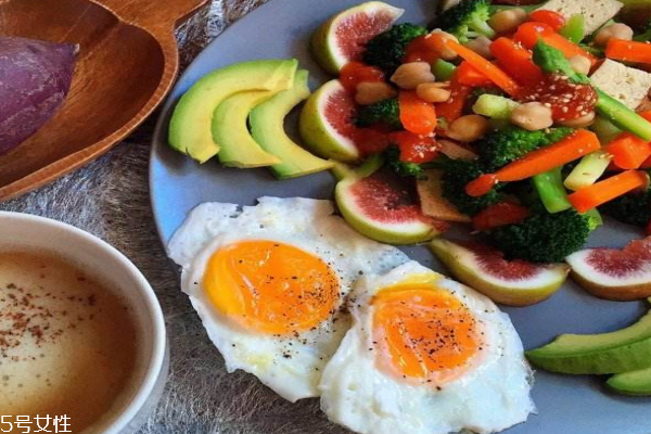 减肥是不是不能吃蛋黄只能吃蛋白,减肥是不是不能吃蛋黄?