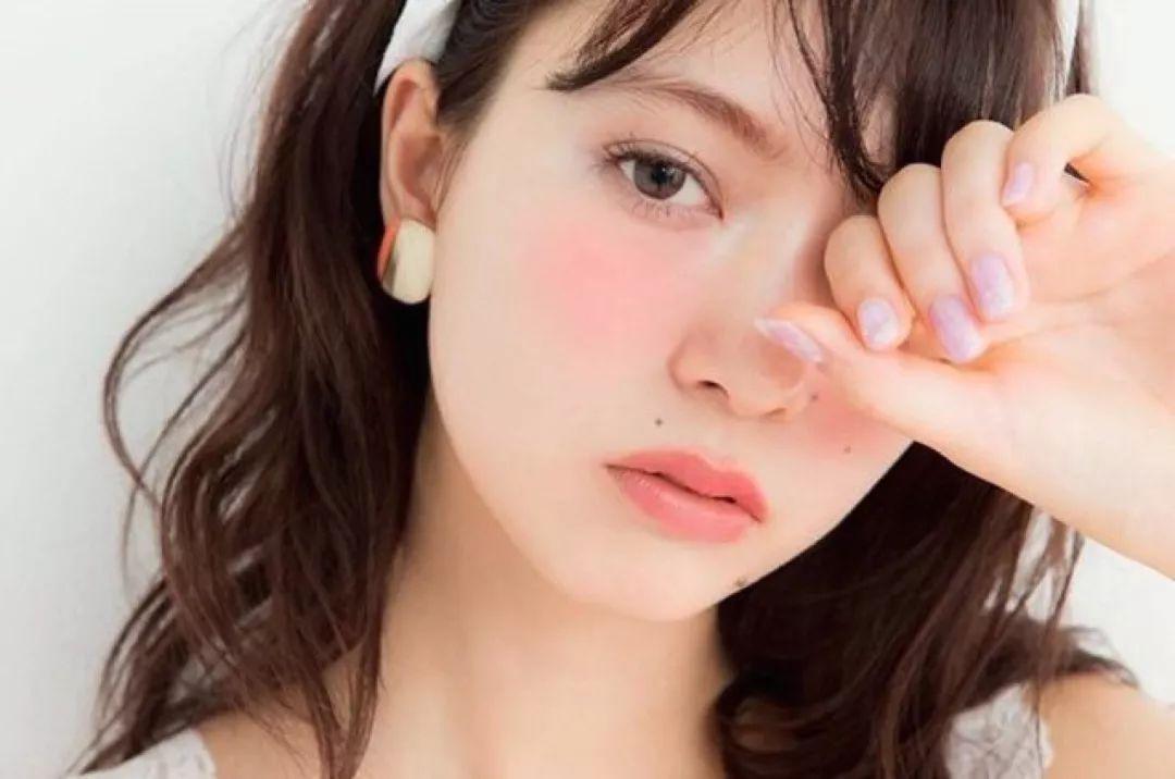 腮红用手怎么打,腮红用手怎么打视频