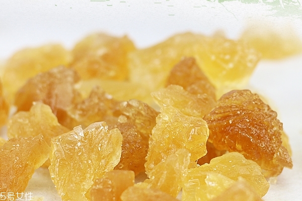 冰糖的作用是什么?怎么吃?,冰糖的妙用 冰糖的作用是什么?怎么吃?,冰糖的妙用