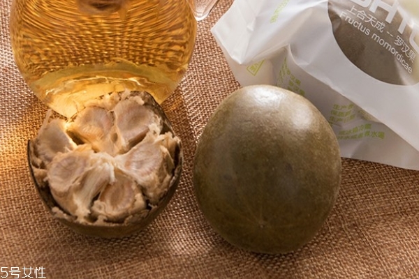 罗汉果泡水能泡几次,一个罗汉果泡几次水