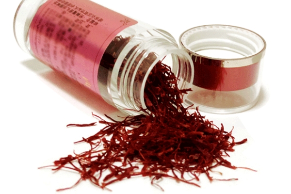 藏红花泡水喝的功效和作用及禁忌,藏红花泡水喝的功效和作用