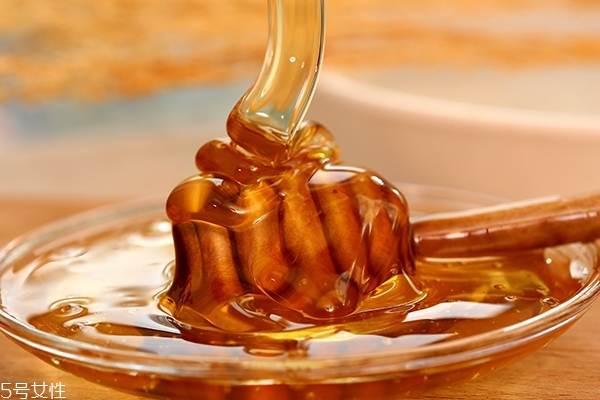 槐花蜜跟枣花蜜哪个好,枣花蜜跟槐花蜜的功效区别 槐花蜜跟枣花蜜哪个好,枣花蜜跟槐花蜜的功效区别