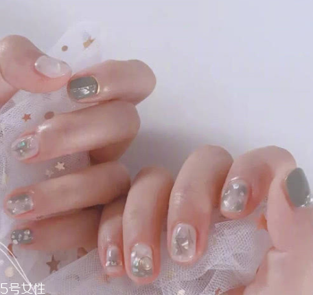 灰色系美甲图片大全 新款,灰色系美甲图片大全