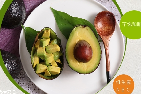 牛油果硬邦邦的能吃吗,牛油果怎么吃法